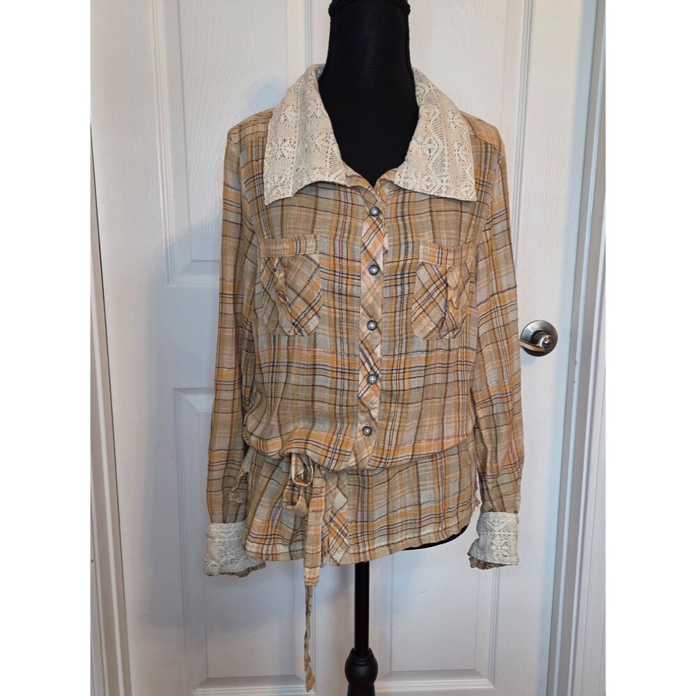 BKE Buckle Womens MEDIUM Yellow Plaid Crochet Accent Belted Buttonup Shirt NWT